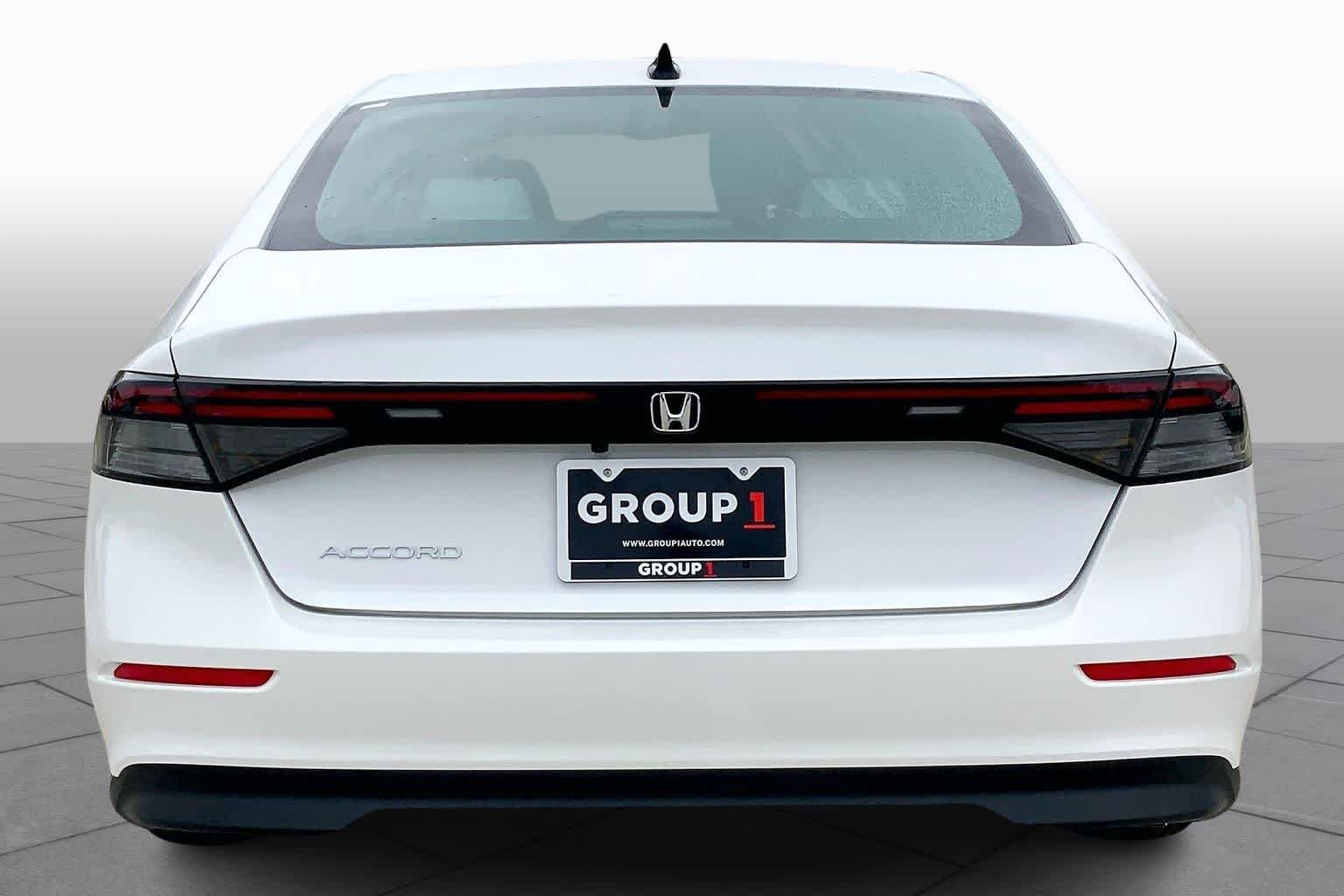 Used 2026 Platinum White Pearl Honda SE image 4