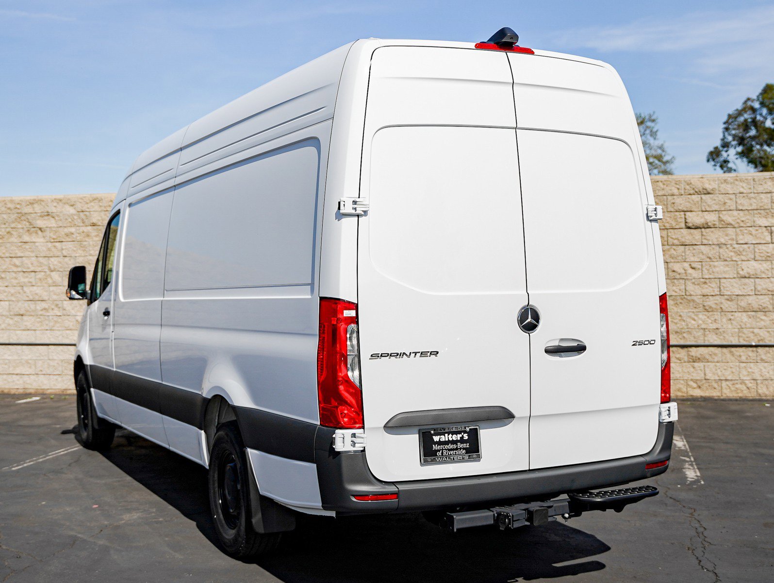 New 2026 Arctic+White Mercedes-Benz 2500 High Roof I4 Diesel 170 RWD image 4