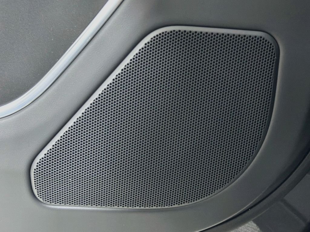 New 2026 Carpathian Grey Land Rover SE image 19