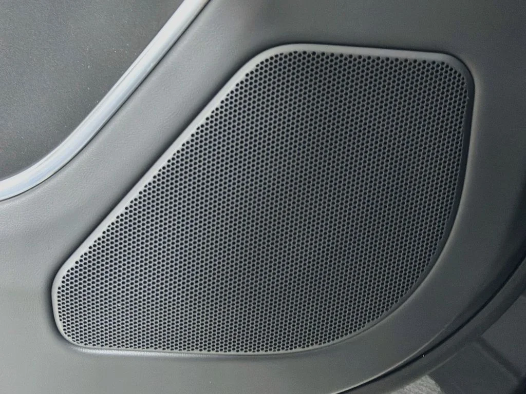 New 2026 Carpathian Grey Land Rover SE image 19