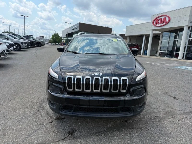 Used 2017 Black Jeep Latitude image 2