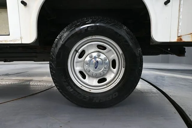 Used 2014 White Ford XL image 13