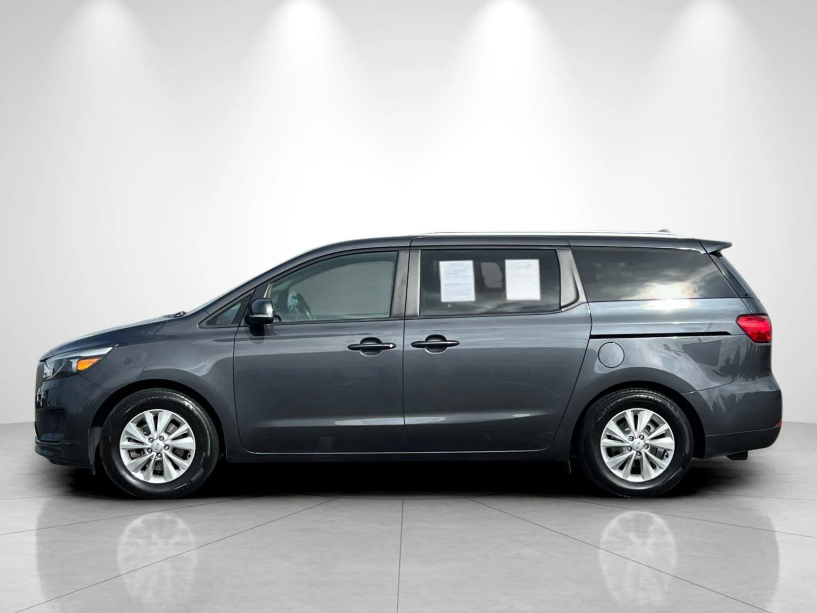 Used 2017 Kia Sedona LX with VIN KNDMB5C19H6320472 for sale in Fairfield, CA