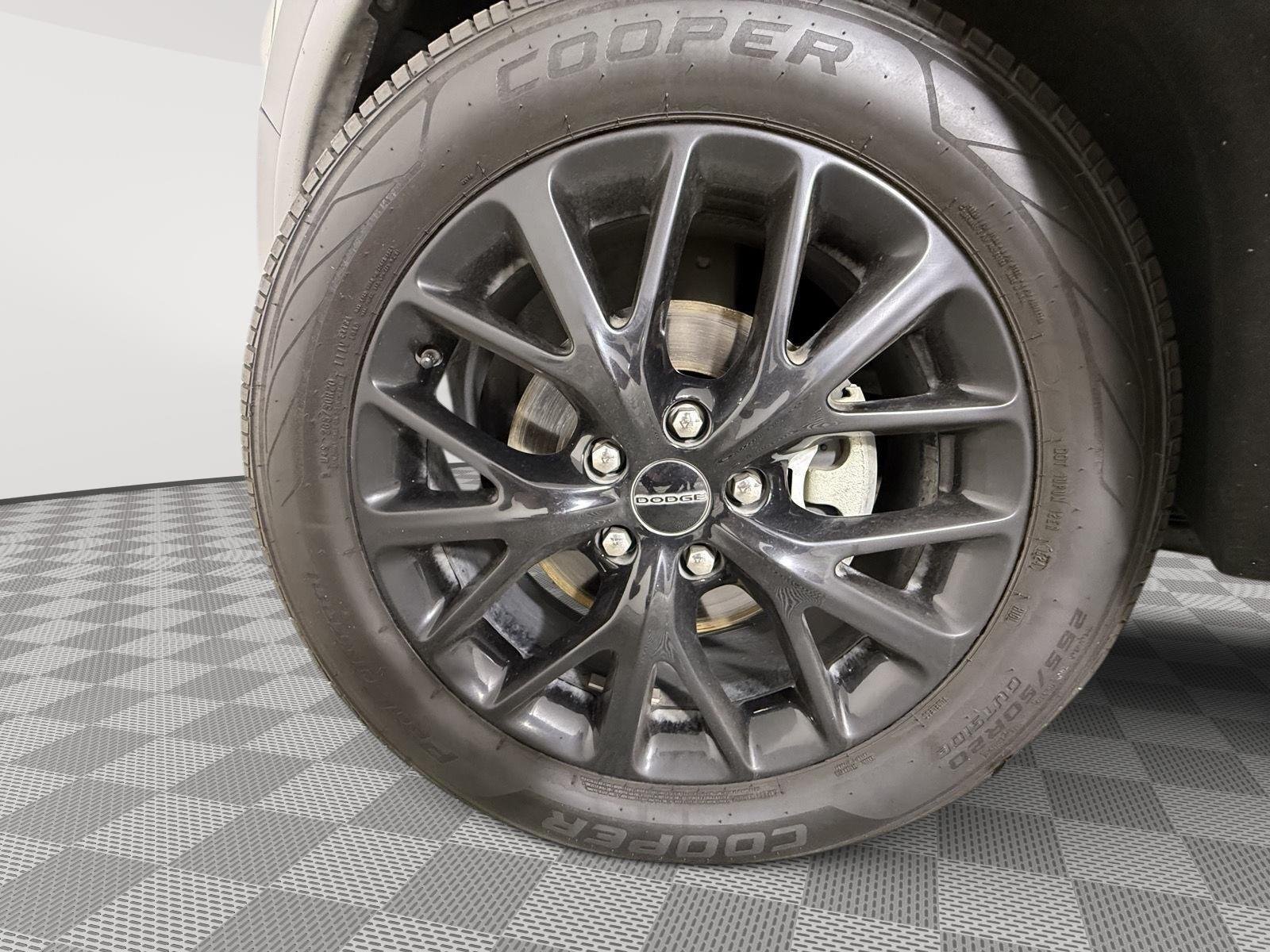 Used 2016 Billet Silver Metallic Clearcoat Dodge SXT image 8