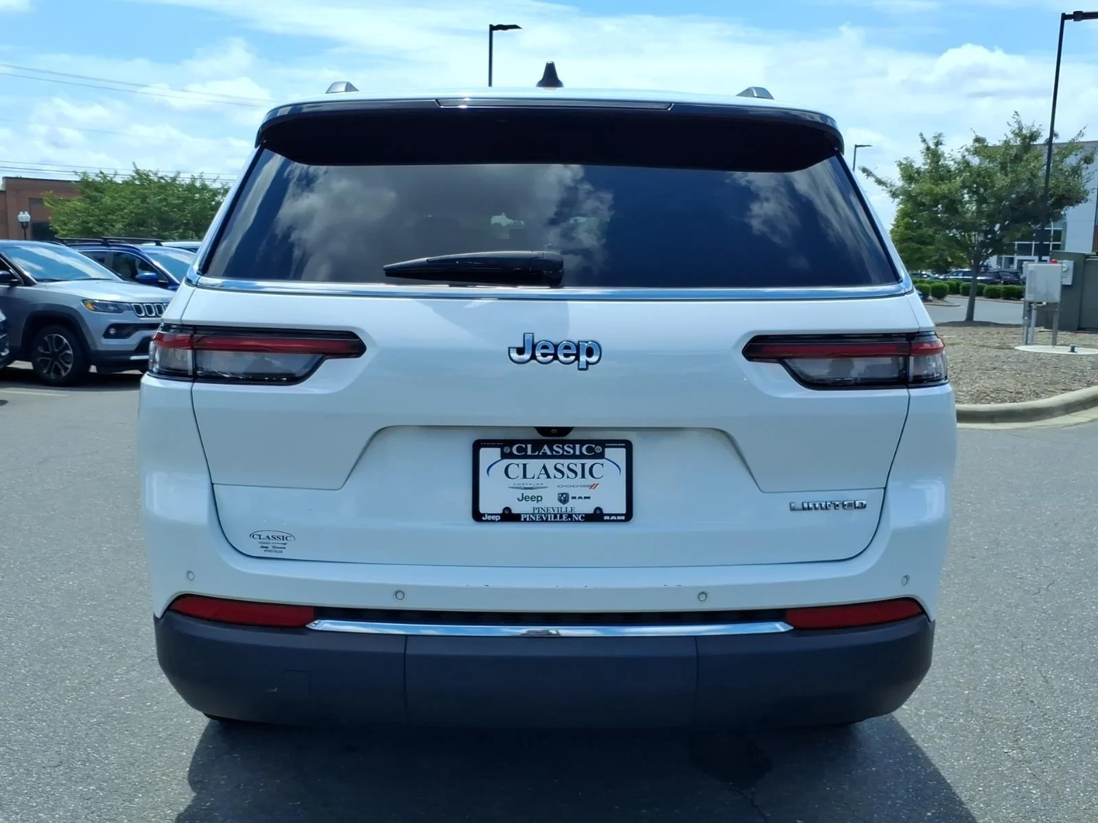 Used 2023 Bright White Clearcoat Jeep Limited image 16
