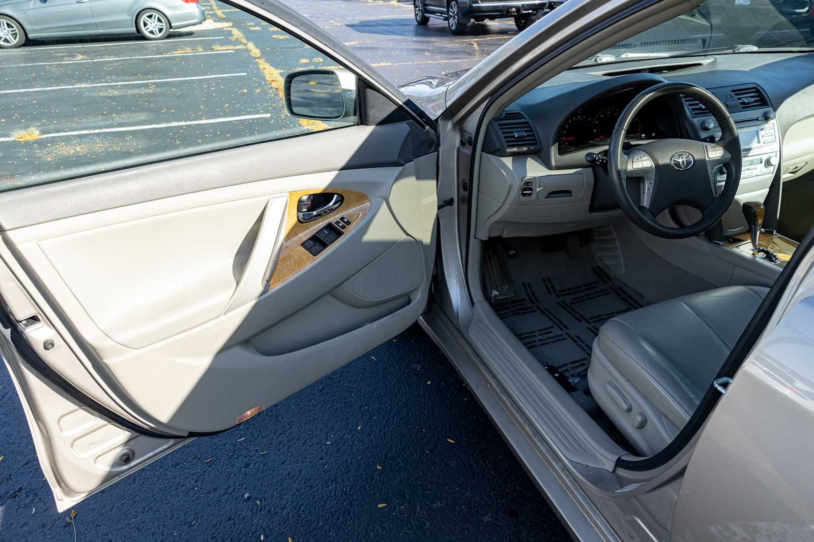 Used 2007 Desert Sand Mica Toyota LE image 11