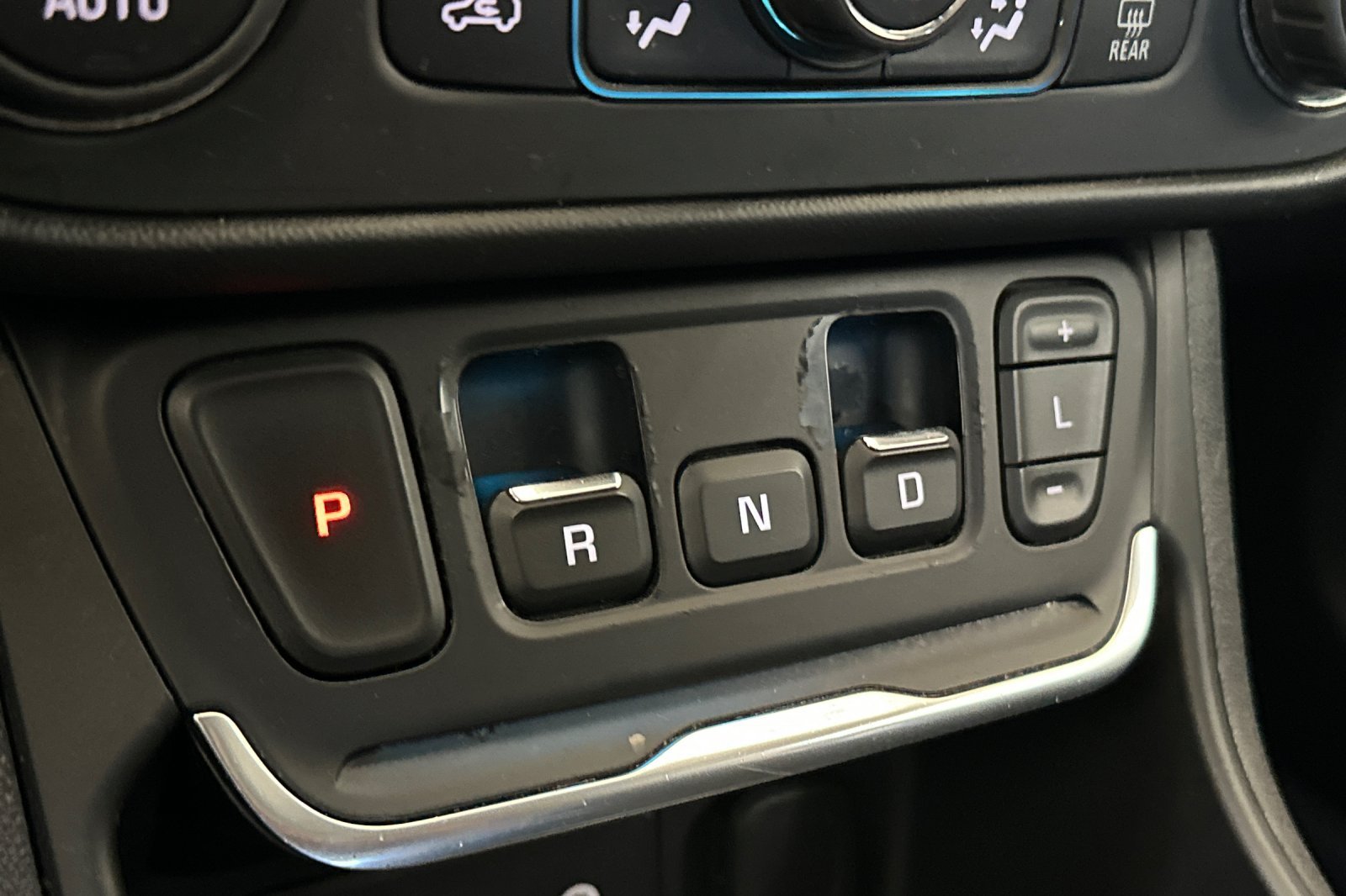 Used 2018 Blue GMC SLE image 23