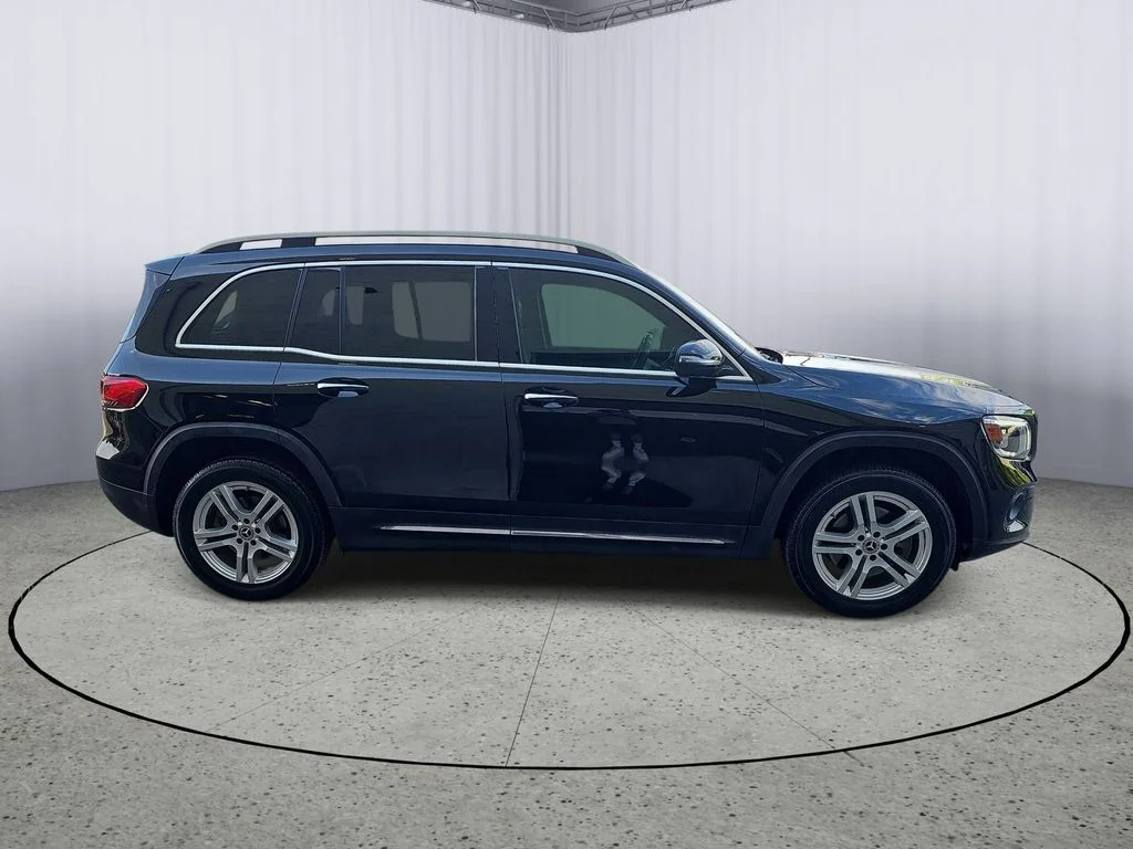Used 2021  Mercedes-Benz GLB 250 image 2