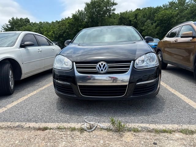 Used 2010 Silver Volkswagen Limited image 9