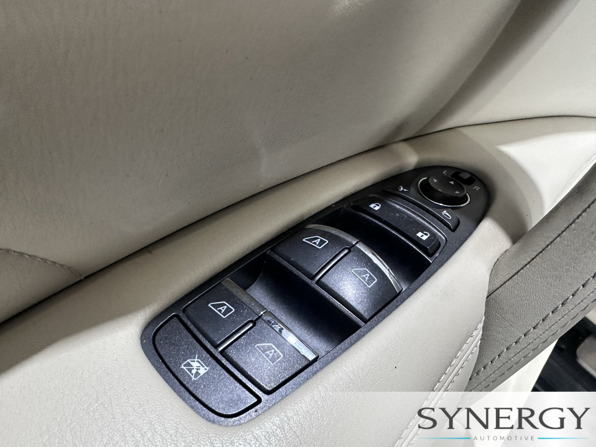 Used 2015 Black Obsidian INFINITI Limited image 24