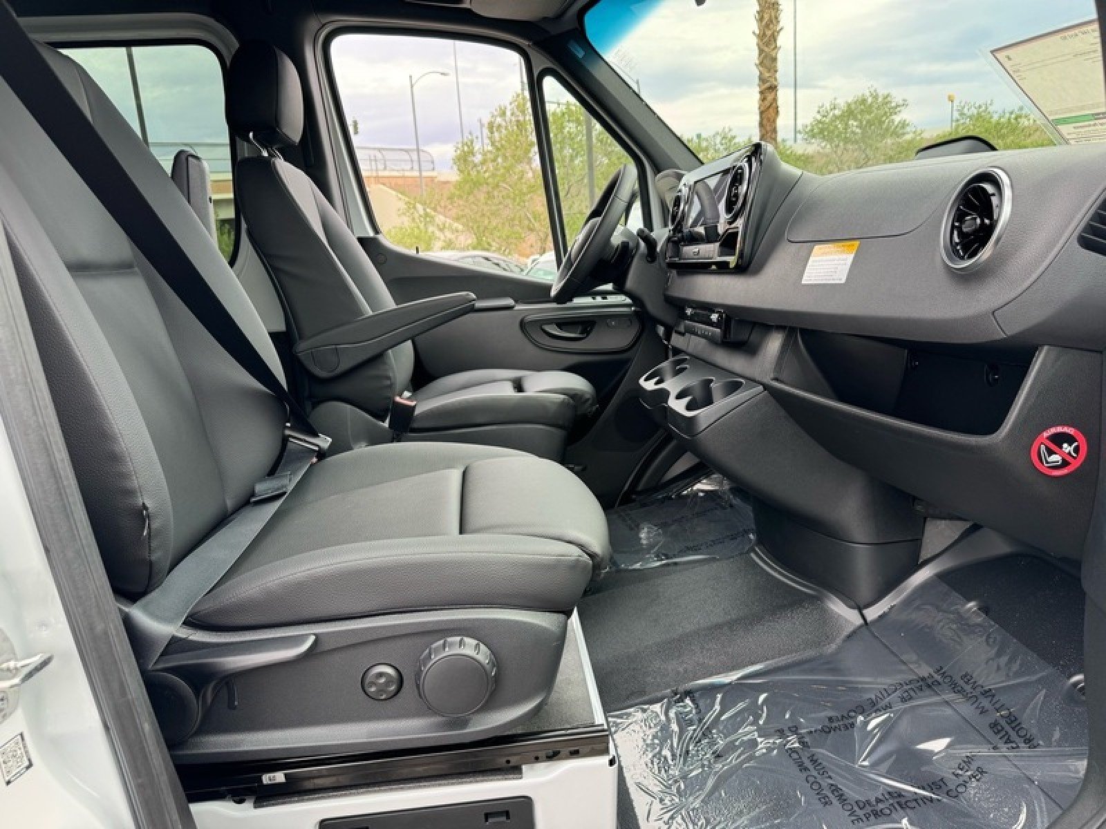 New 2026 Arctic+White Mercedes-Benz DCVS2S image 21