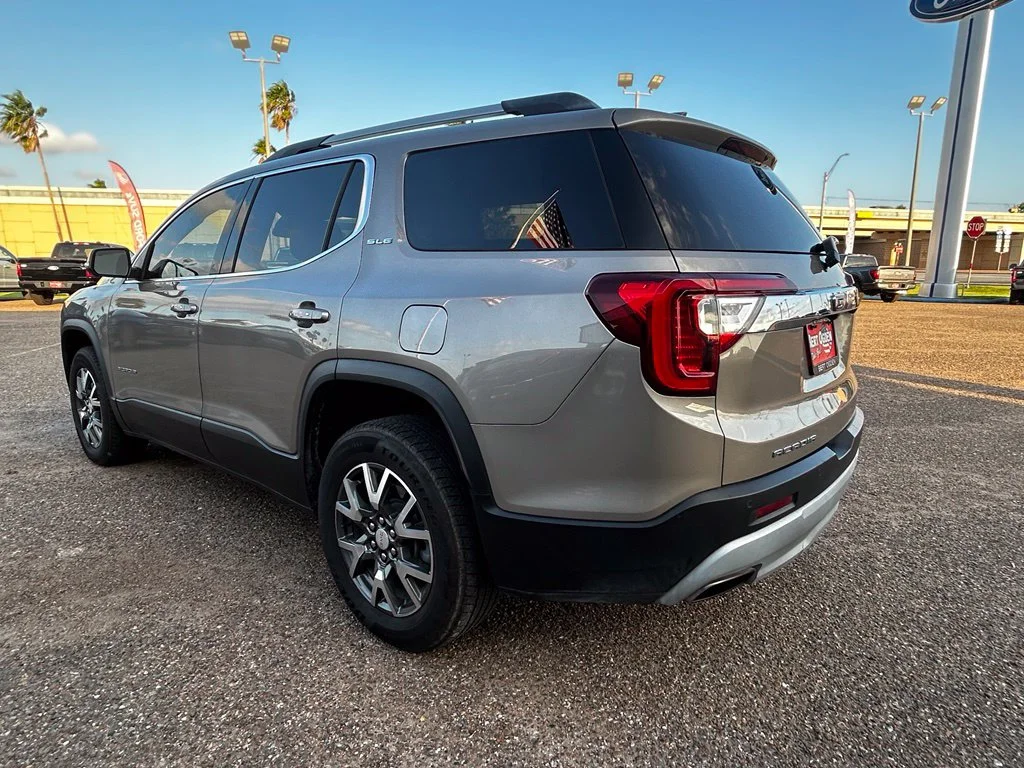 Used 2023  GMC SLE image 4