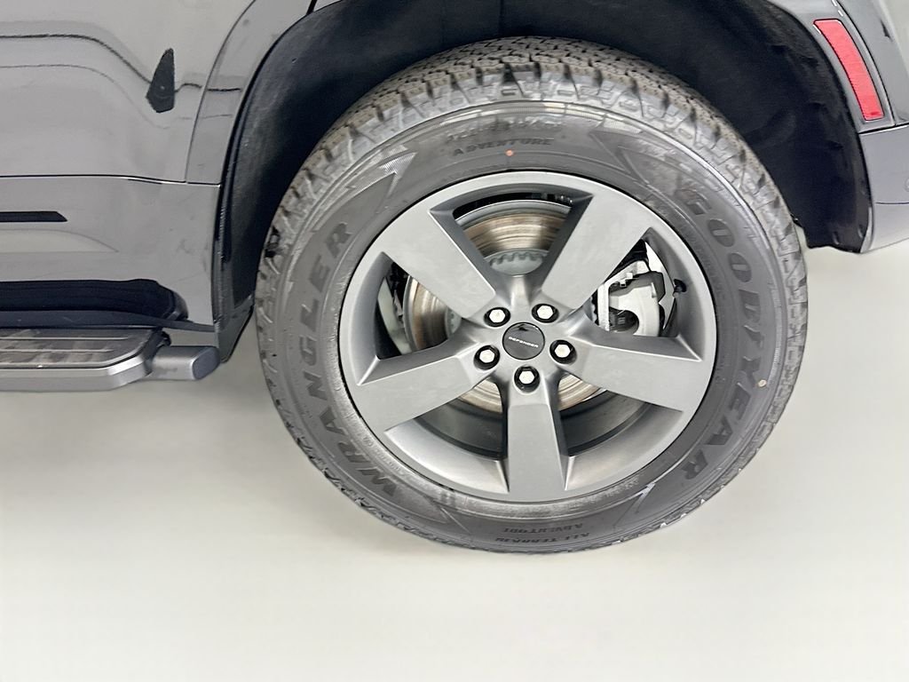 New 2026 Santorini Black Land Rover X-Dynamic SE image 30