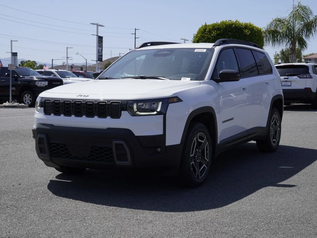 New 2026 Bright White Clear-Coat Exterior Paint Jeep Limited image 7