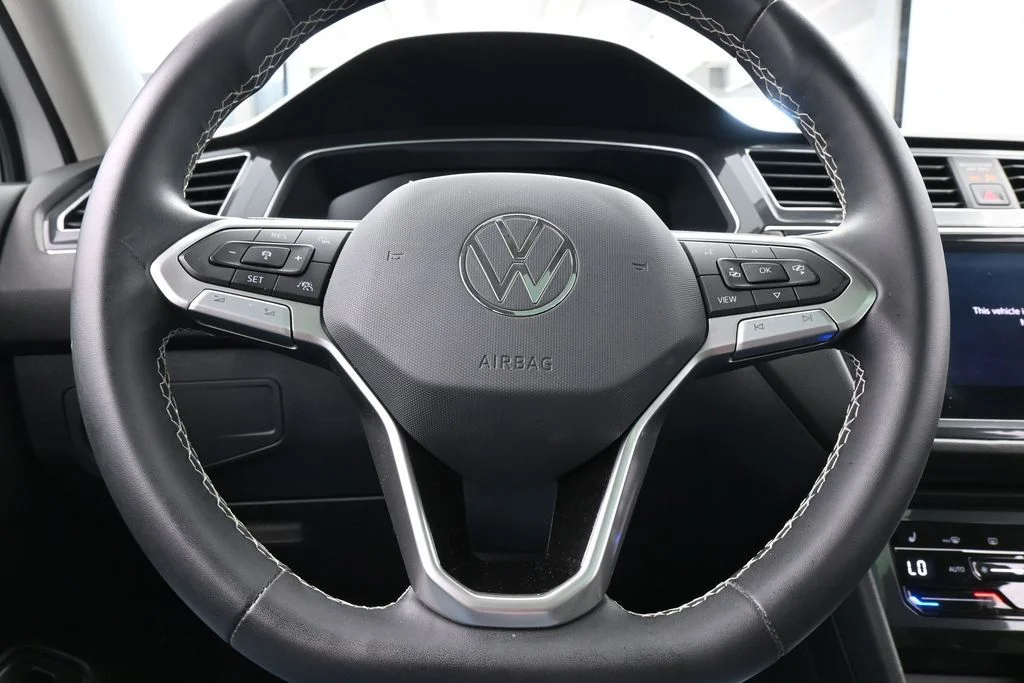 Used 2023 White Volkswagen 2.0T SE image 27