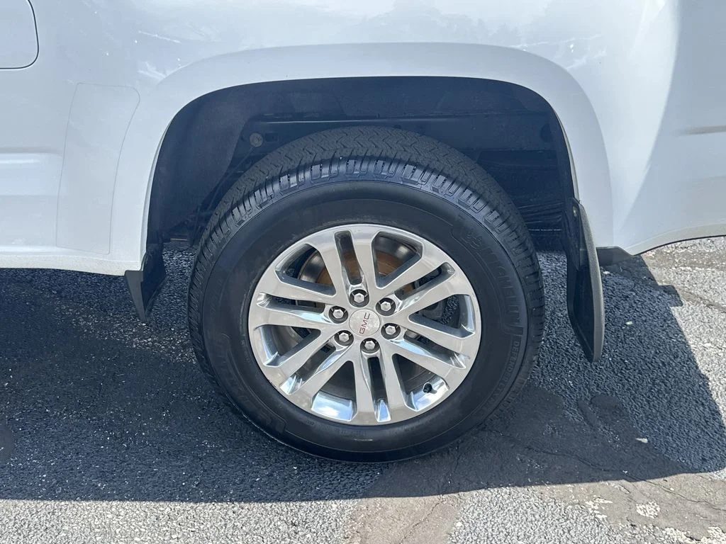 Used 2020 White GMC SLT image 25
