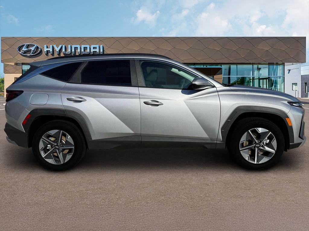 New 2026 Shimmering Silver Hyundai SEL image 9