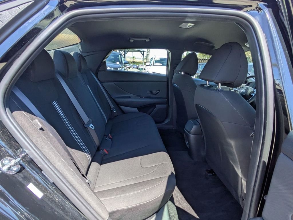 2025 Hyundai Elantra SEL - Photo 29