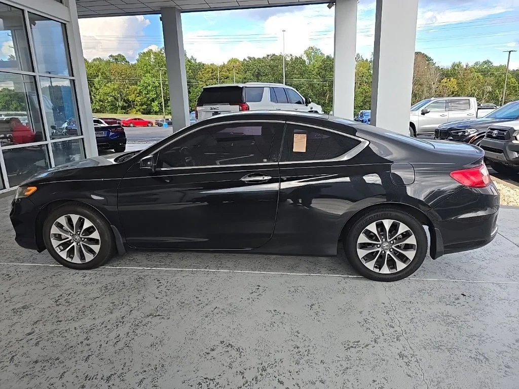 Used 2015  Honda EX-L image 2