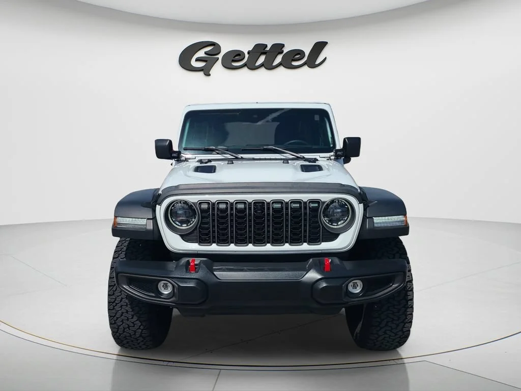 Used 2025 White Jeep 4-Door Rubicon 4x4 image 2