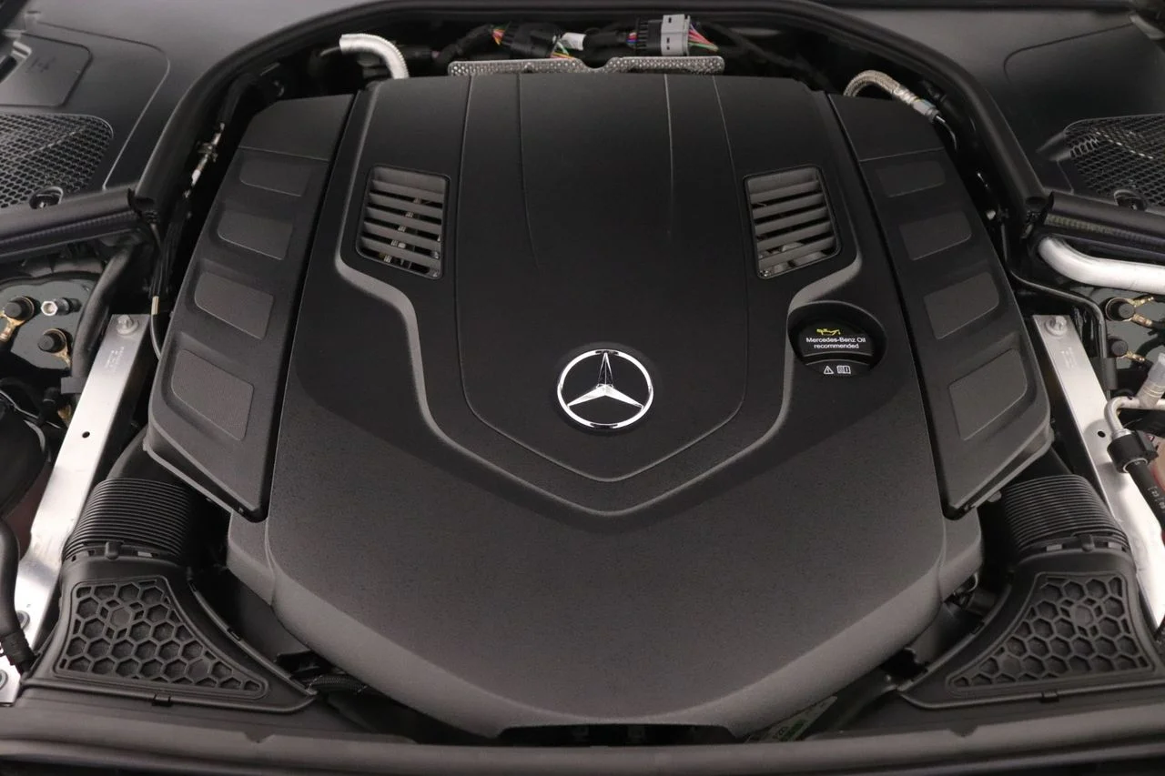 New 2026 Emerald Green Metallic Mercedes-Benz Maybach S 580 4MATIC® image 9