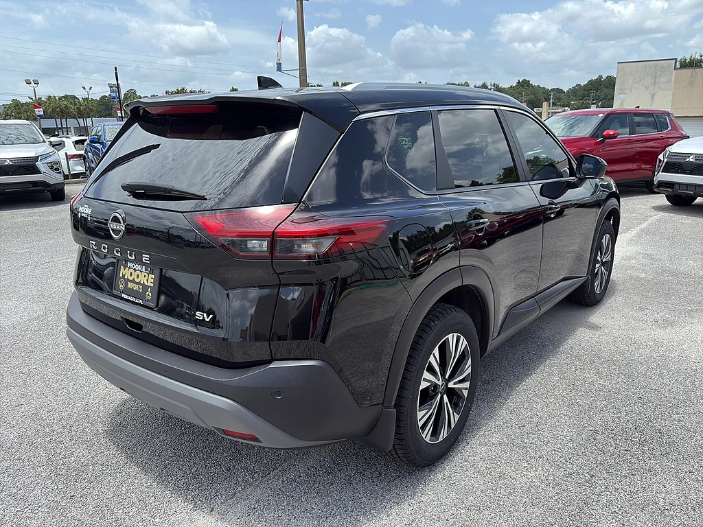 Used 2023 Super Black Nissan  image 5