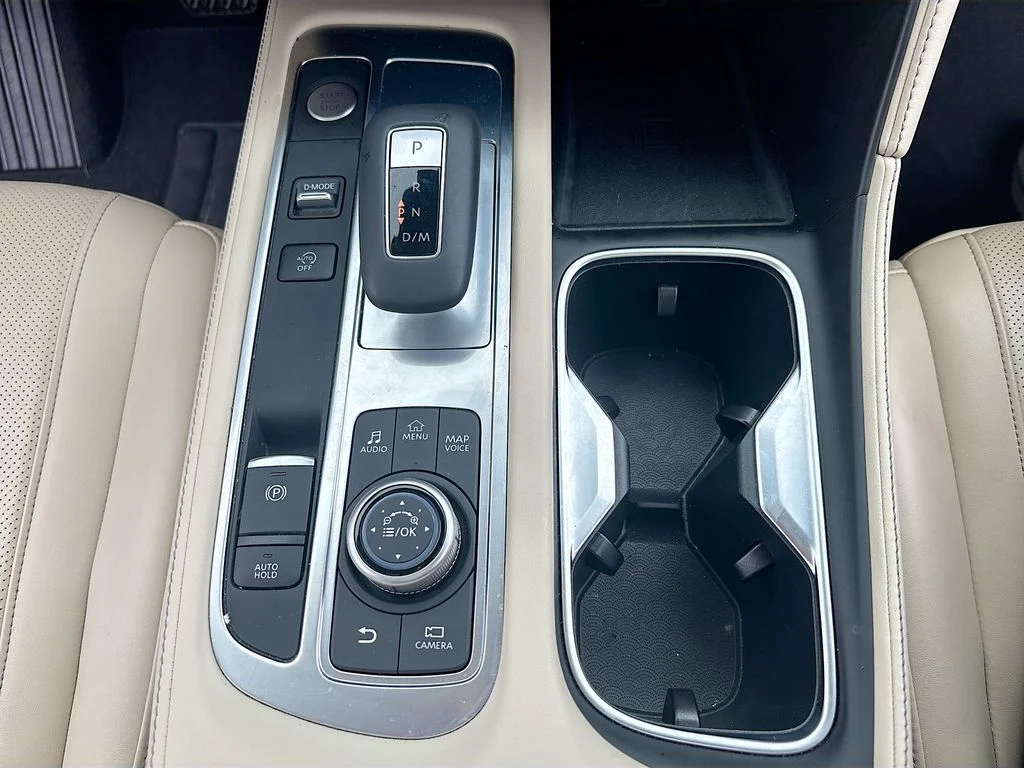 Used 2025 White INFINITI LUXE image 33