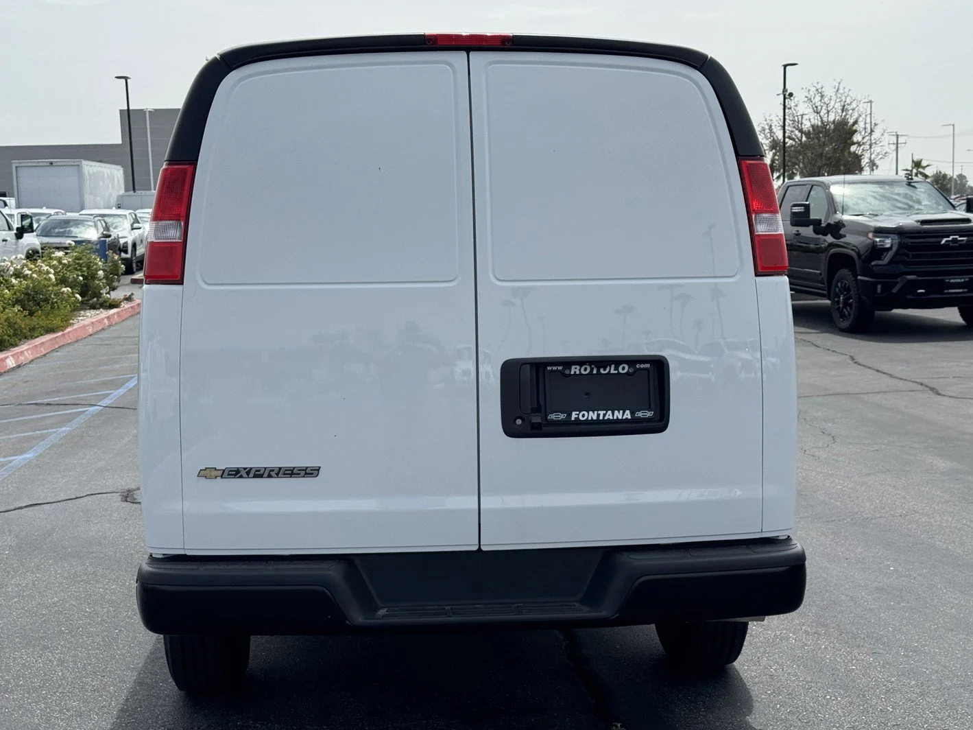 New 2026 Summit White Chevrolet WT image 5