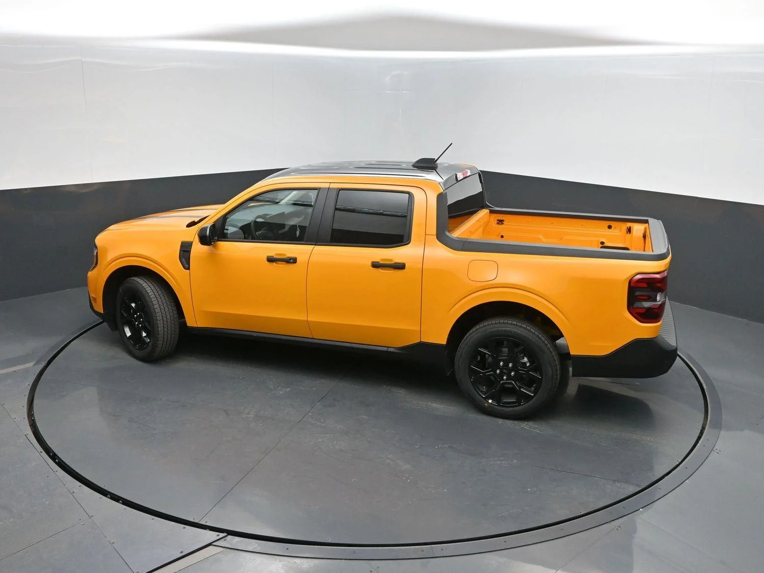 New 2026 Orange Fury Metallic Tri-Coat Ford XLT image 36