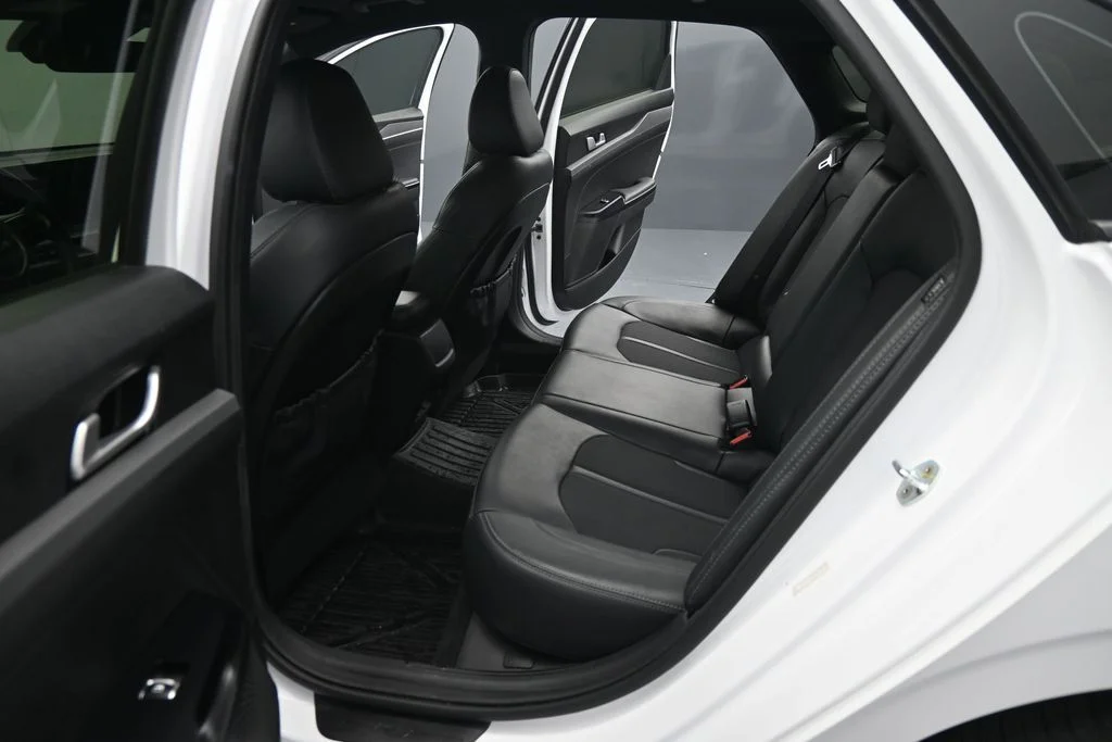 Used 2023 White Kia GT-Line image 16