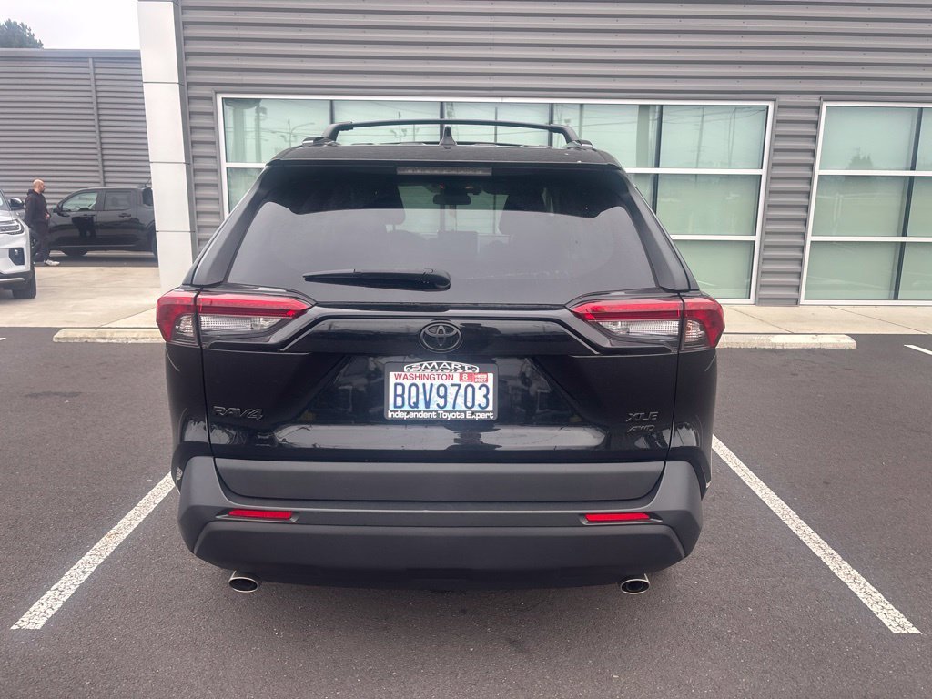 Used 2019 Midnight Black Metallic Toyota XLE Premium image 6