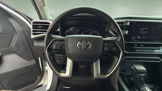 Used 2022 White Toyota SR5 image 11