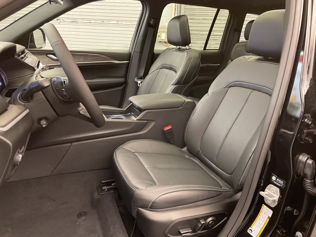New 2027 High-Gloss Black Paint Jeep  image 17