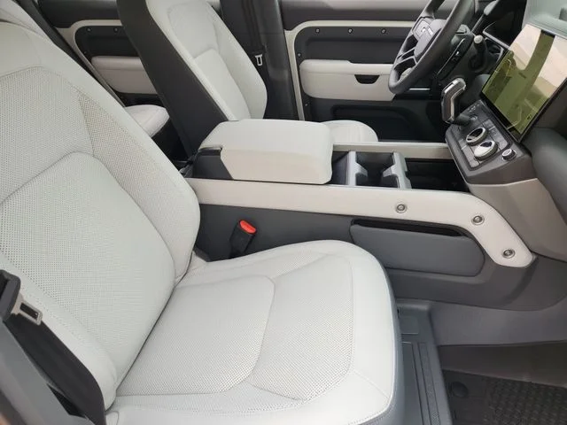 New 2026 Fuji White Land Rover V8 image 14