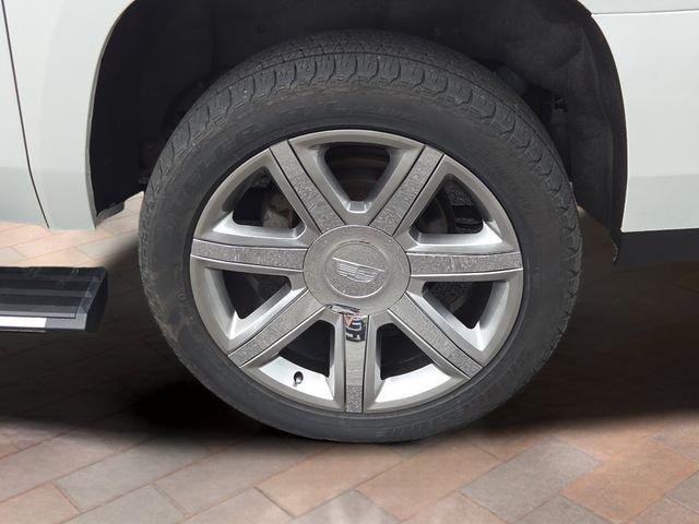 Used 2018 Crystal White Cadillac Premium image 32