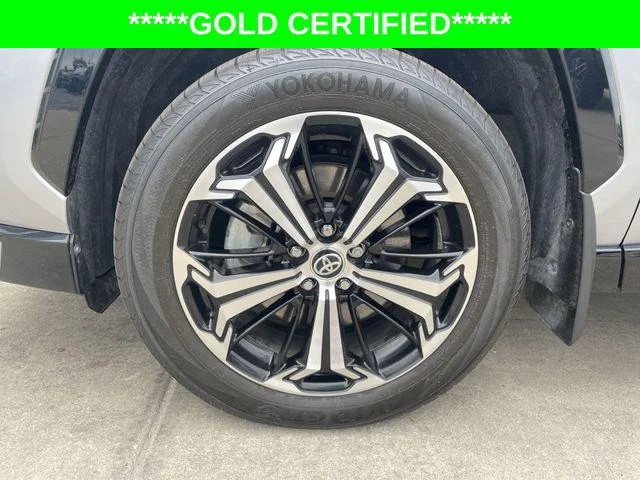 Certified Used 2022 SILVER SKY MET W/BLK Toyota  image 13