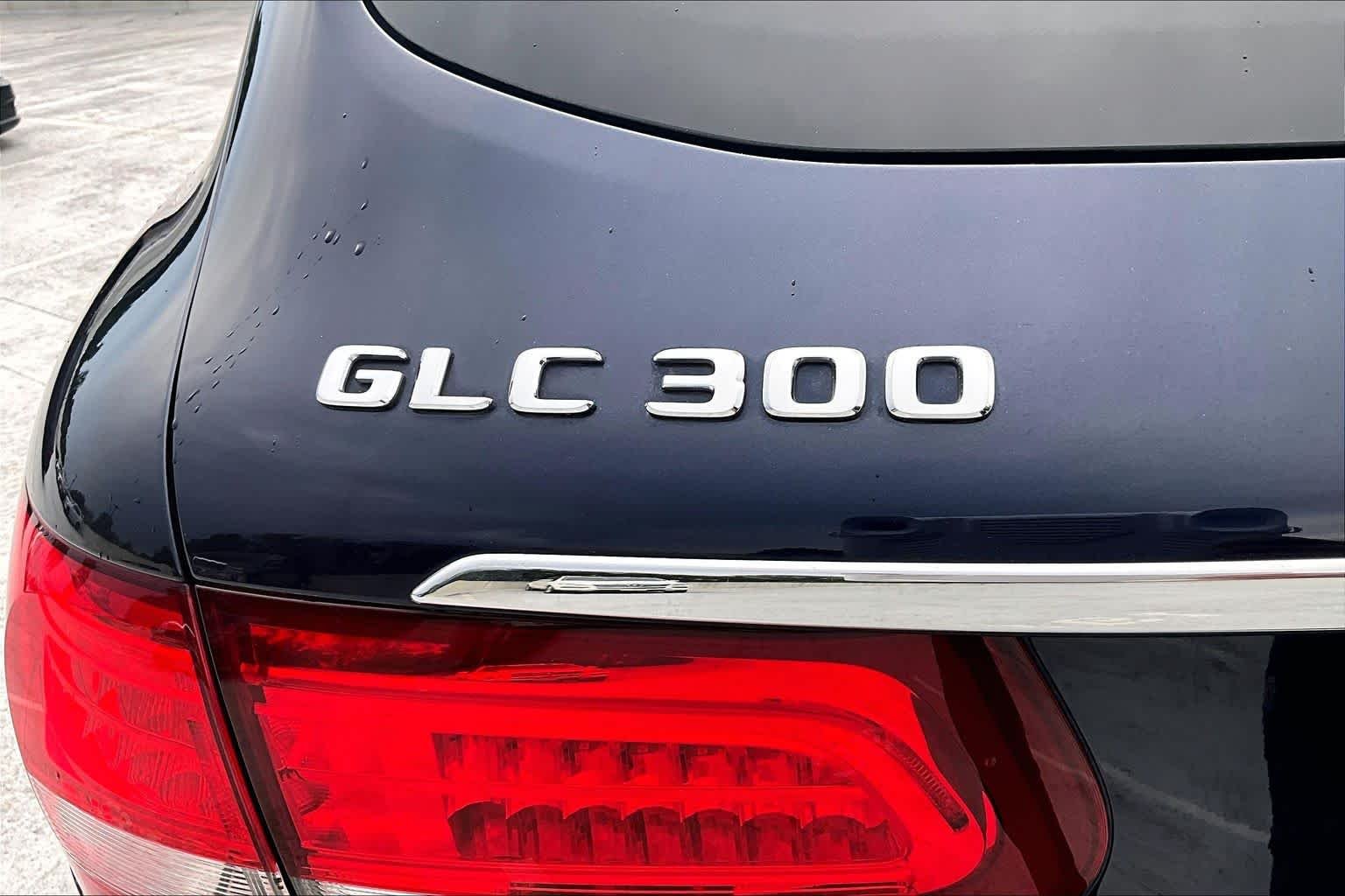 Used 2018 Lunar Blue Metallic Mercedes-Benz GLC 300 image 31