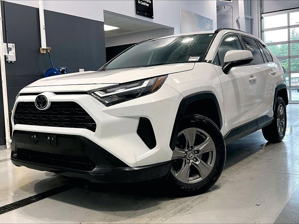 Used 2024 White Toyota XLE image 3