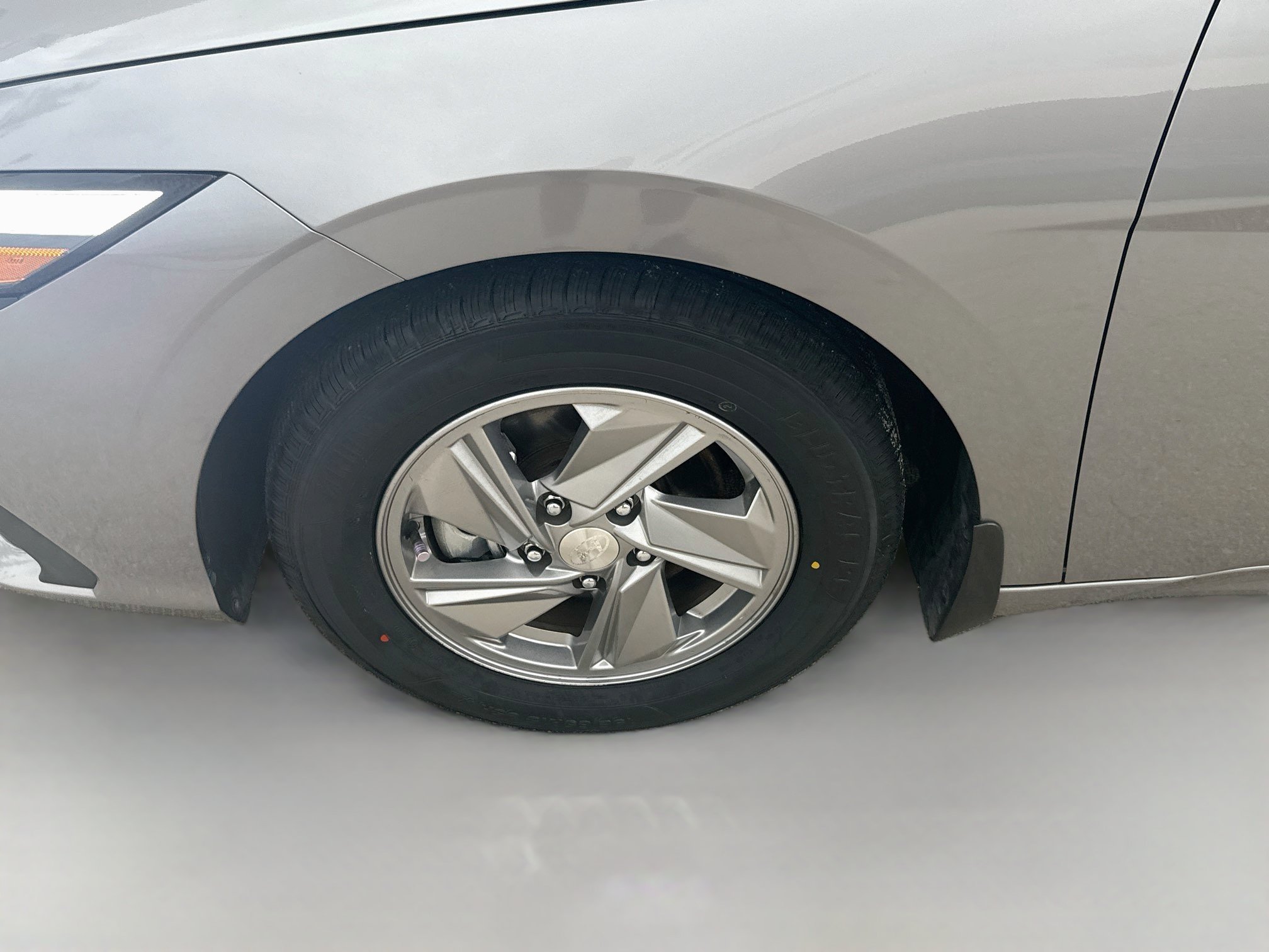 Used 2024 Fluid Metal Hyundai SE image 35