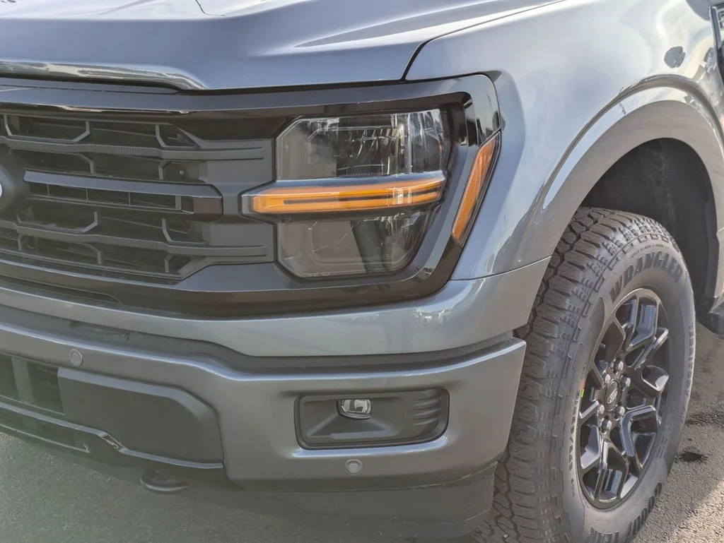 New 2026 Carbonized Gray Metallic Ford XLT image 18
