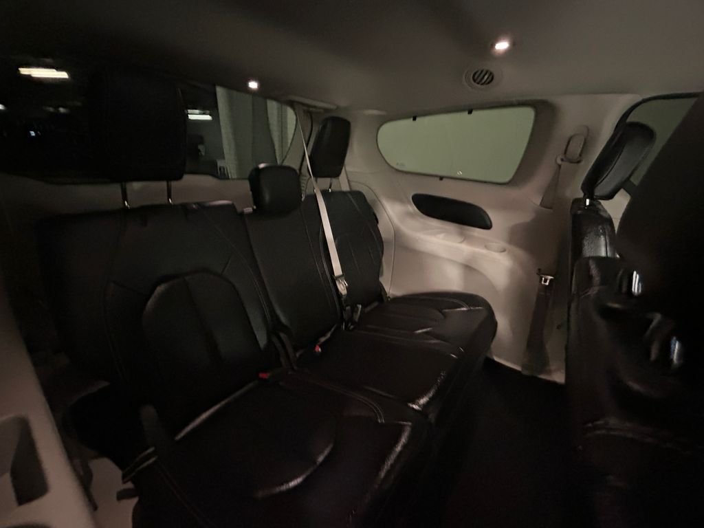 Used 2022 White Chrysler Touring L image 17