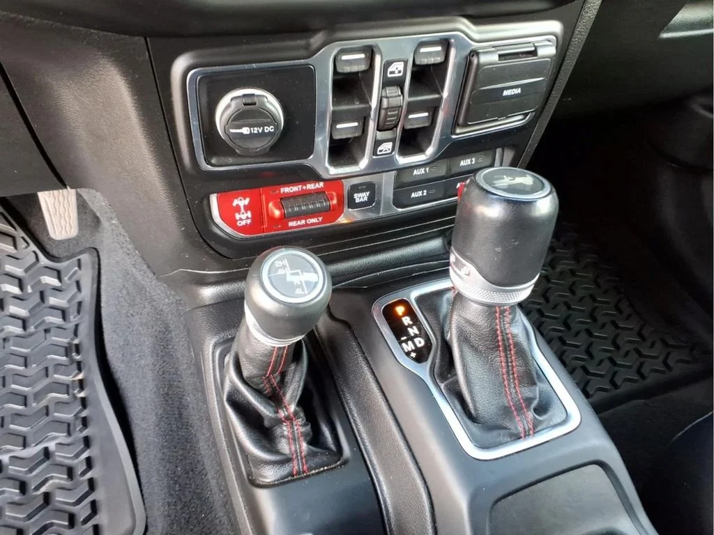 Used 2020 White Jeep Unlimited Rubicon image 26