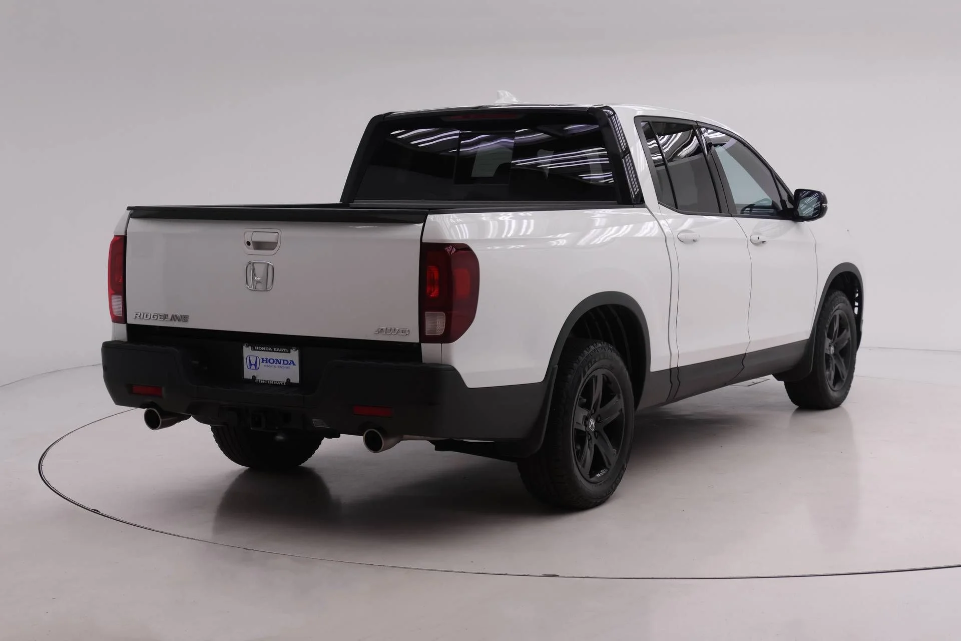 Certified Used 2023 Platinum White Pearl Honda Black Edition image 2