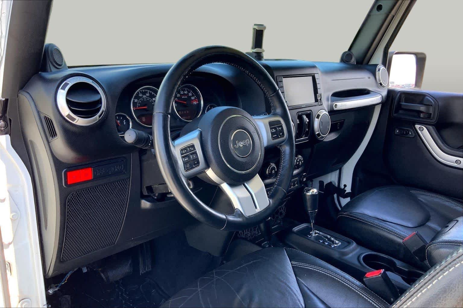 Used 2014 Bright White Clearcoat Jeep Rubicon X image 17