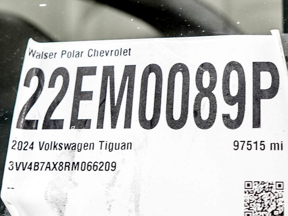 Used 2024  Volkswagen SEL R-Line image 31