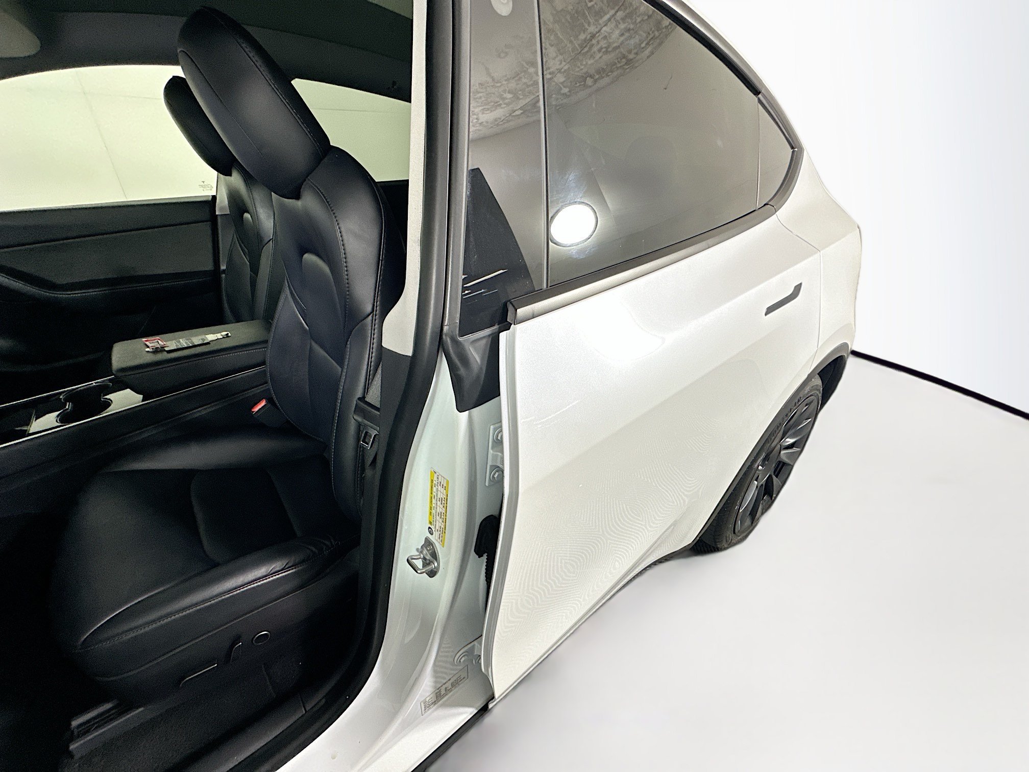 Used 2021 White Tesla Standard Range image 12