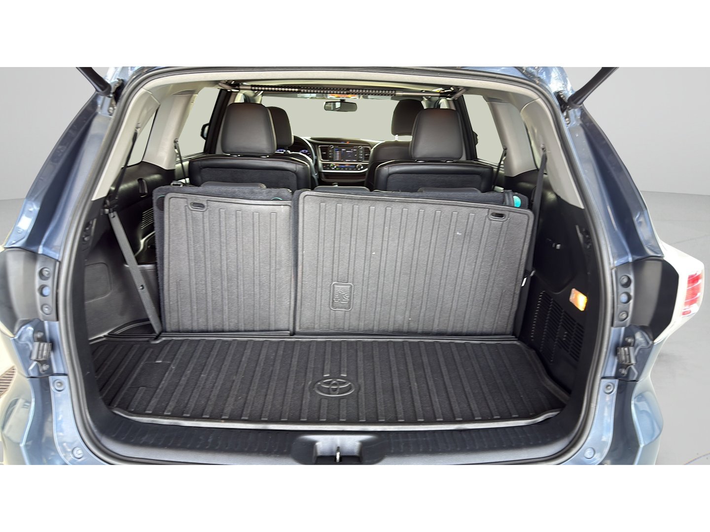 Used 2014 Attitude Black Metallic Toyota XLE image 9