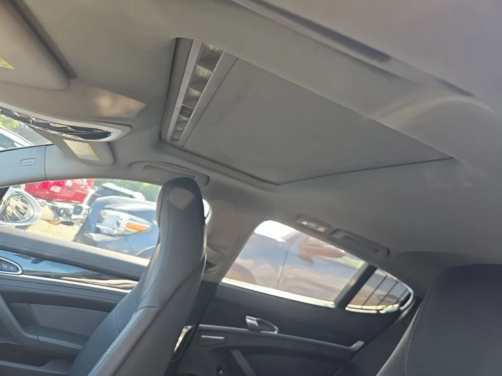Used 2015  Porsche  image 4