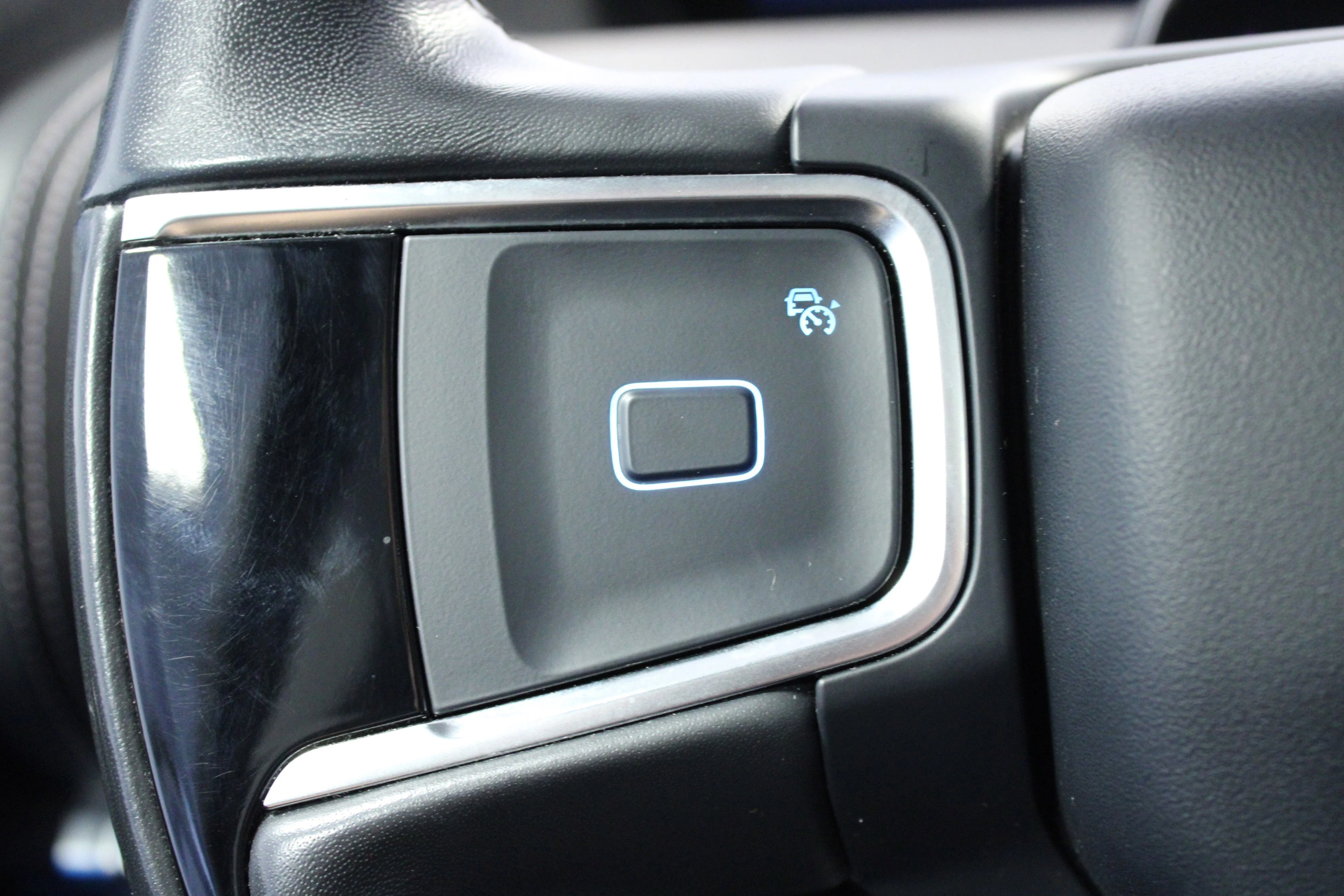 Used 2025 Black Metallic Ford Platinum image 21