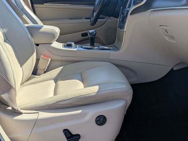 Used 2015 White Jeep Limited image 26